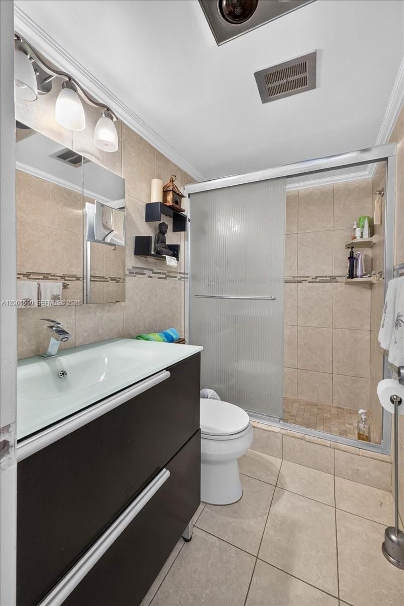 180 NE 12th Ave , Unit 11D, Hallandale Beach, FL 33009 Photo