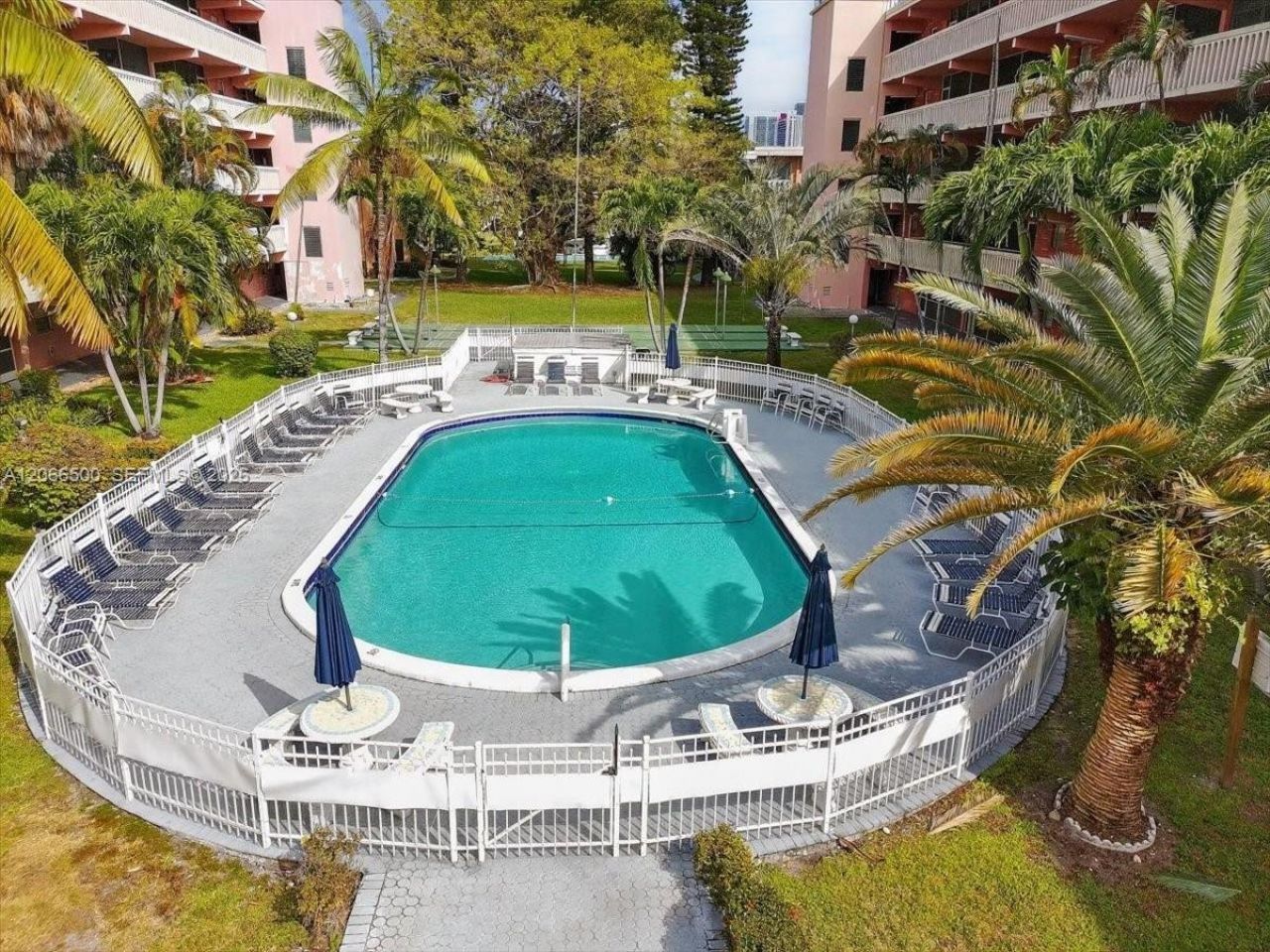180 NE 12th Ave , Unit 11D, Hallandale Beach, FL 33009 Photo