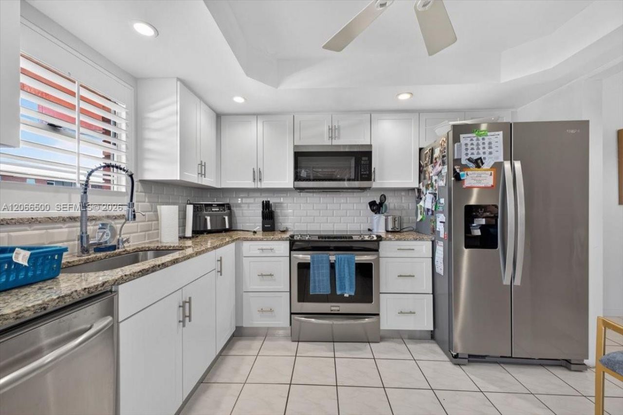 180 NE 12th Ave , Unit 11D, Hallandale Beach, FL 33009 Photo