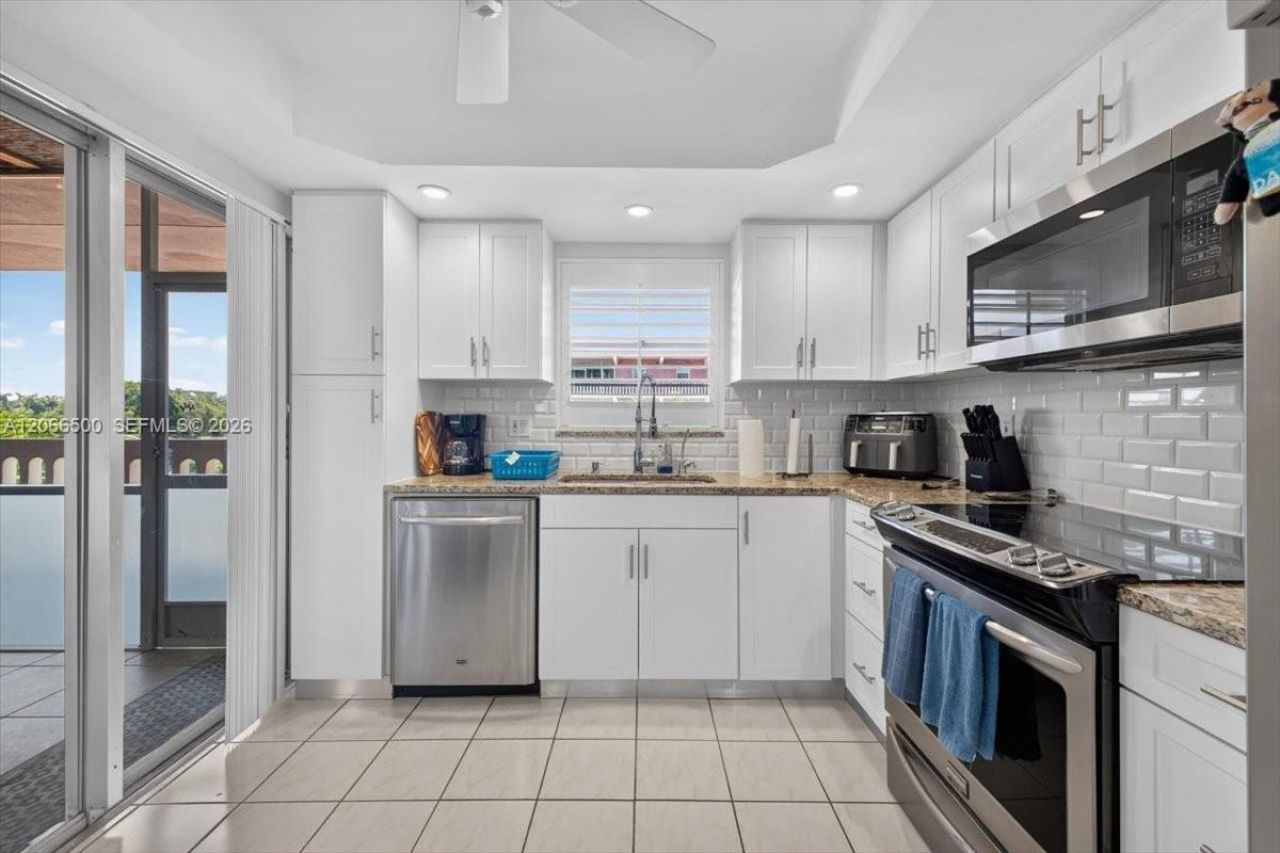 180 NE 12th Ave , Unit 11D, Hallandale Beach, FL 33009 Photo