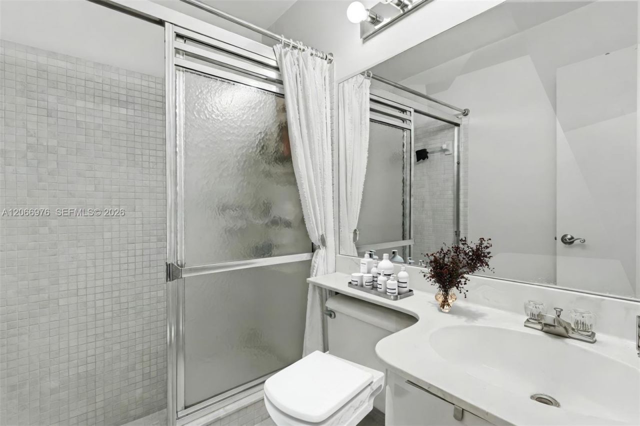 139 Essex Rd , Unit 4-28, Hollywood, FL 33024 Photo