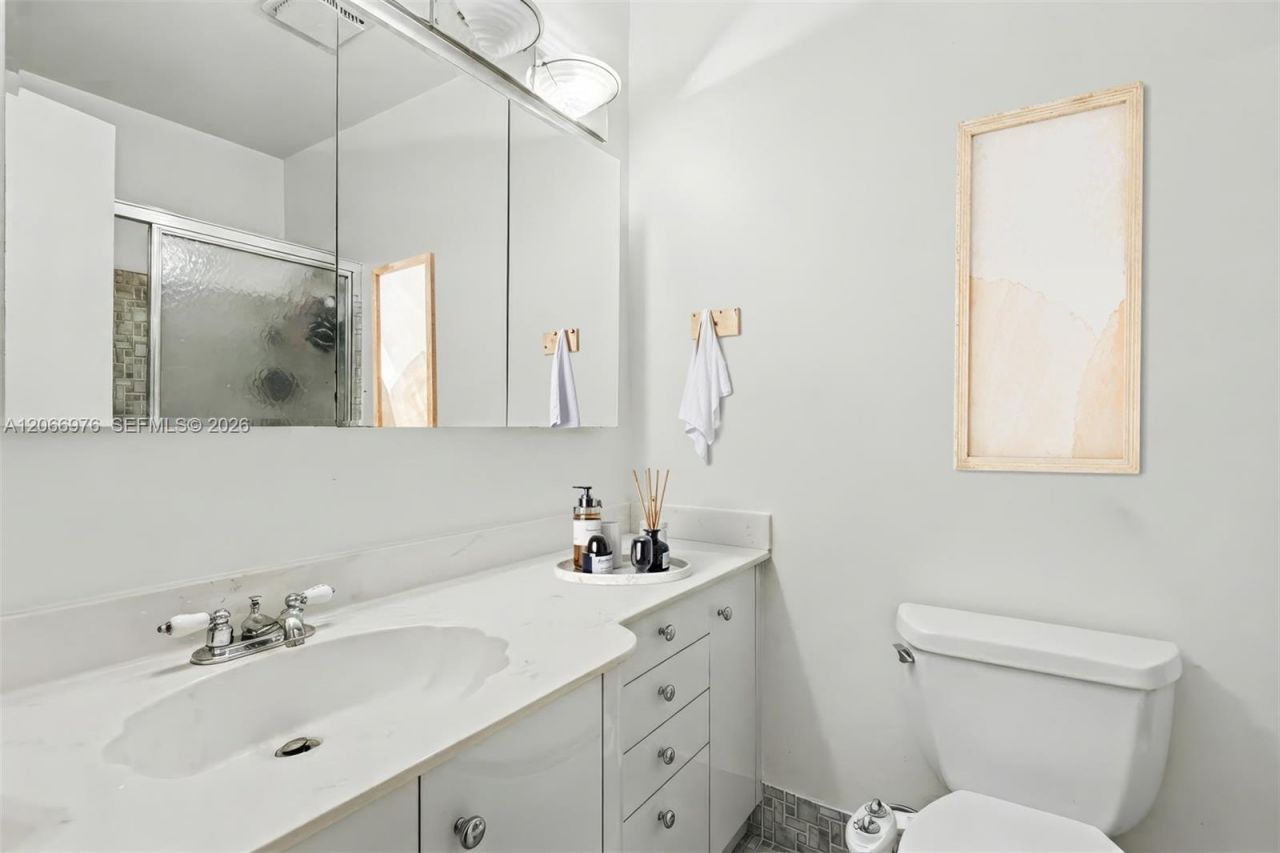 139 Essex Rd , Unit 4-28, Hollywood, FL 33024 Photo