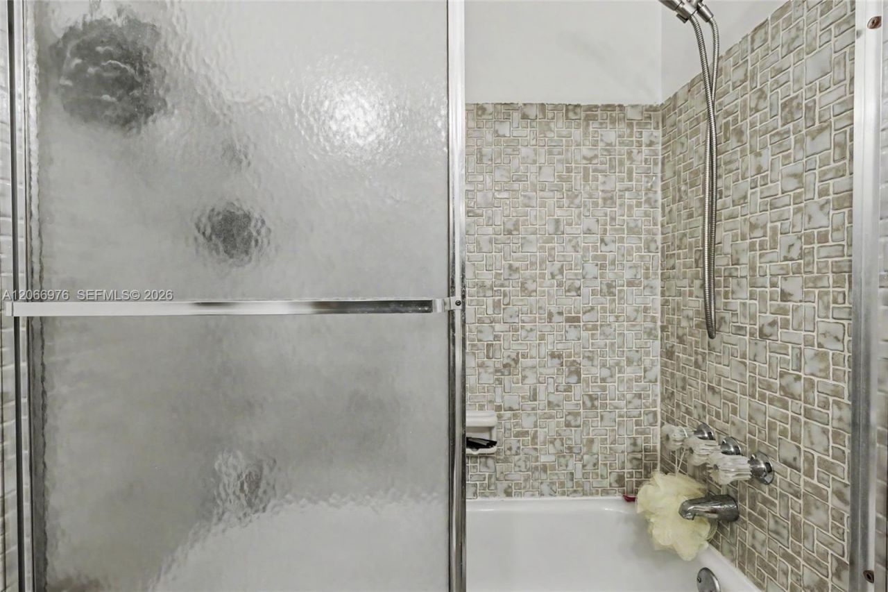139 Essex Rd , Unit 4-28, Hollywood, FL 33024 Photo