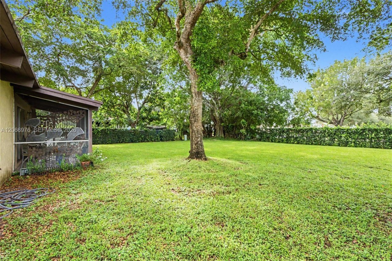 139 Essex Rd , Unit 4-28, Hollywood, FL 33024 Photo