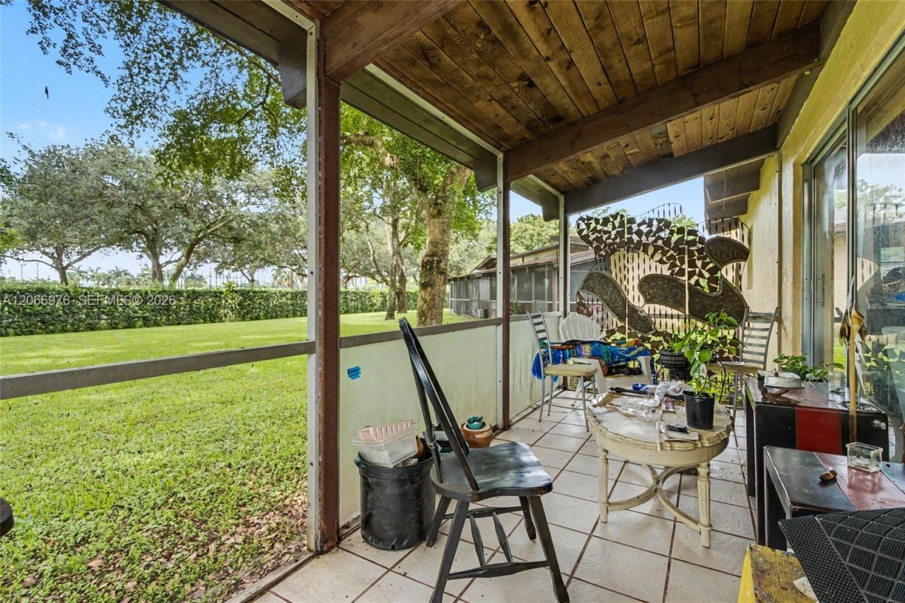 139 Essex Rd , Unit 4-28, Hollywood, FL 33024 Photo