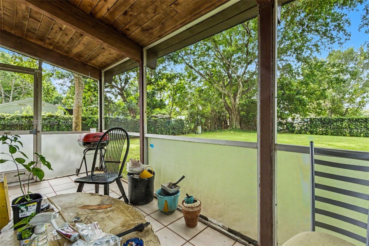 139 Essex Rd , Unit 4-28, Hollywood, FL 33024 Photo