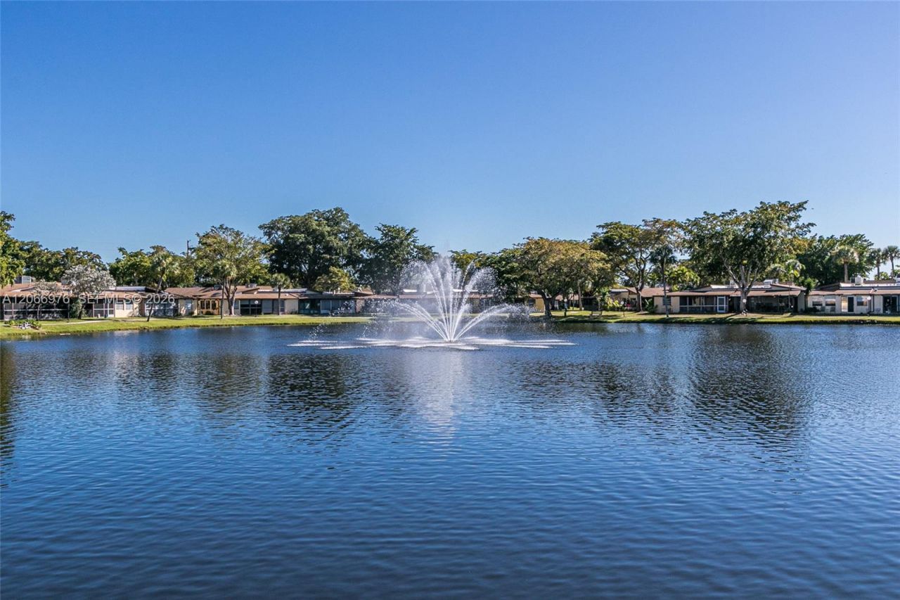 139 Essex Rd , Unit 4-28, Hollywood, FL 33024 Photo