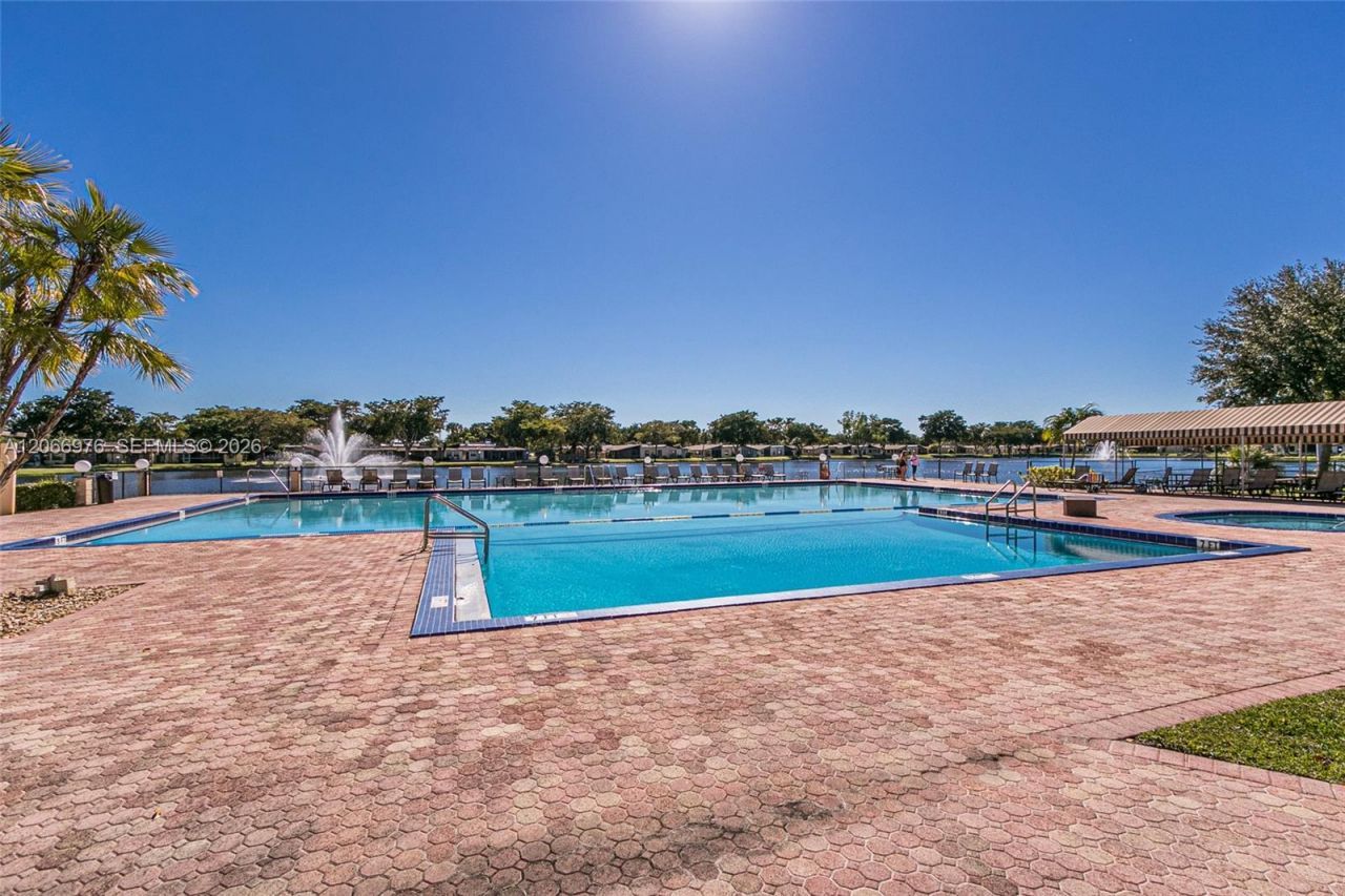 139 Essex Rd , Unit 4-28, Hollywood, FL 33024 Photo
