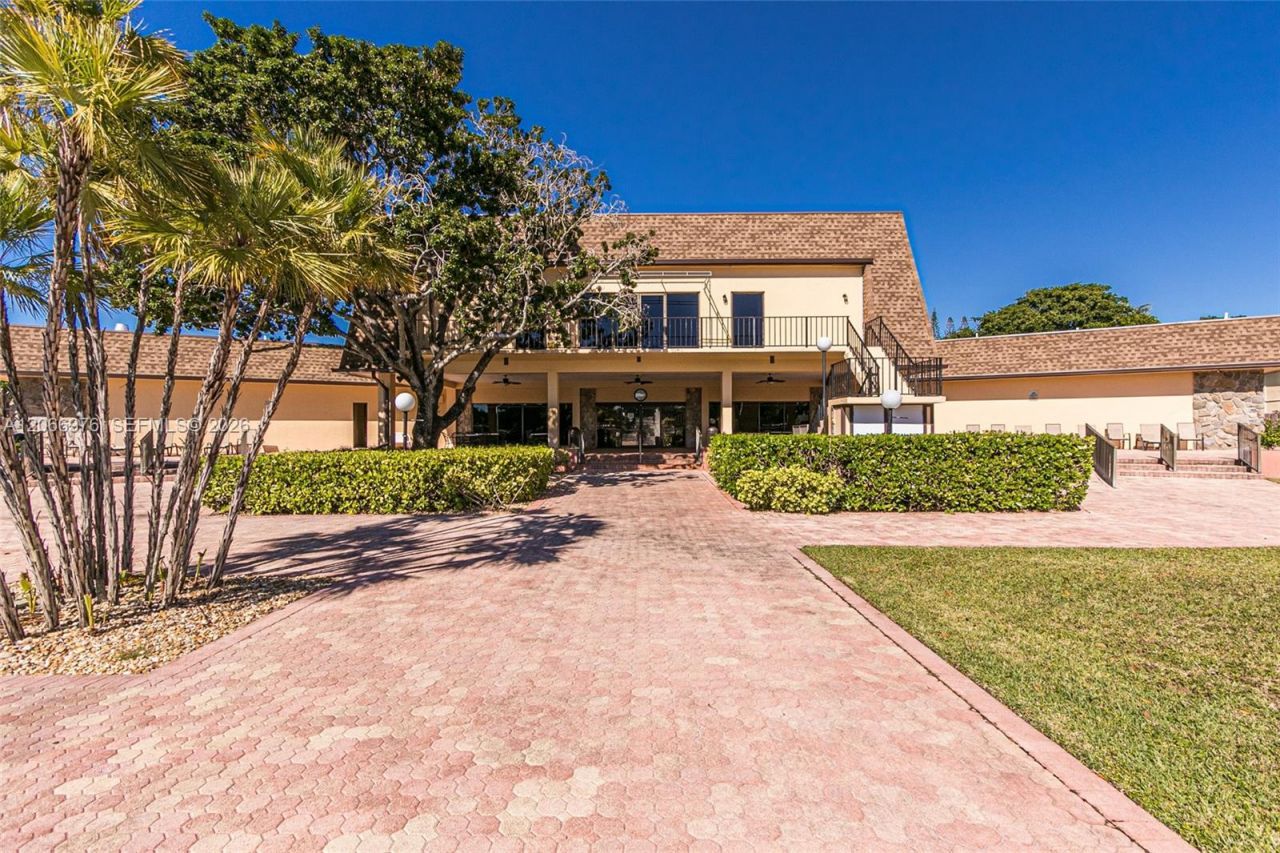139 Essex Rd , Unit 4-28, Hollywood, FL 33024 Photo