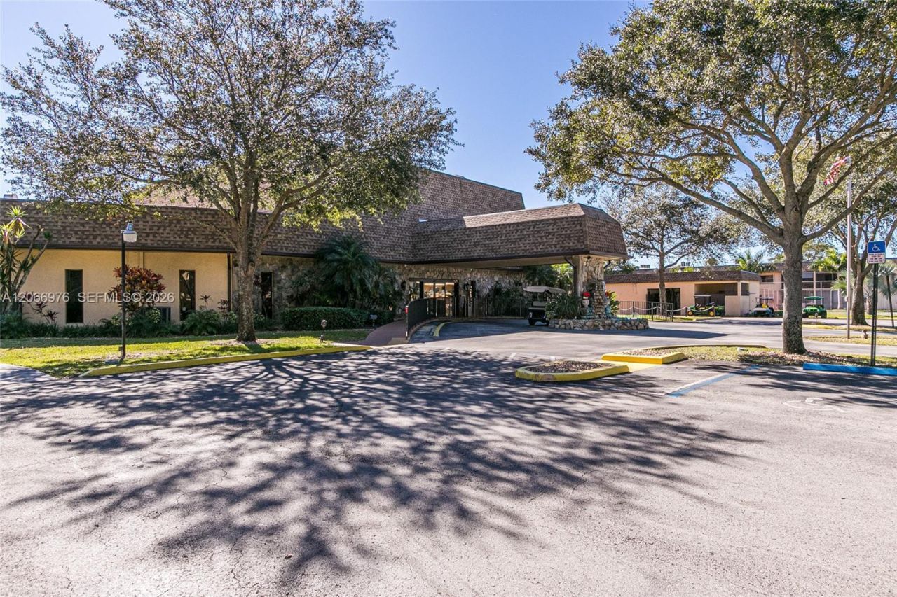 139 Essex Rd , Unit 4-28, Hollywood, FL 33024 Photo
