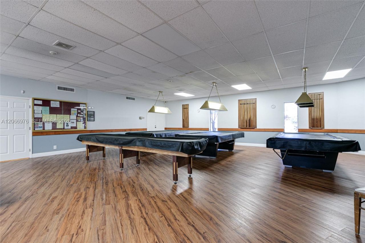139 Essex Rd , Unit 4-28, Hollywood, FL 33024 Photo