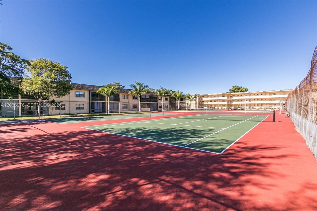 139 Essex Rd , Unit 4-28, Hollywood, FL 33024 Photo
