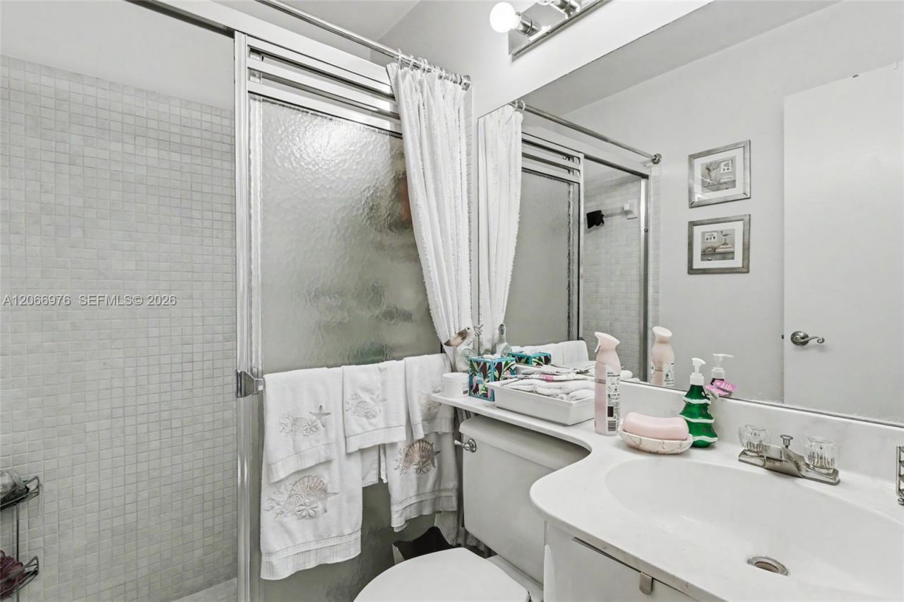 139 Essex Rd , Unit 4-28, Hollywood, FL 33024 Photo