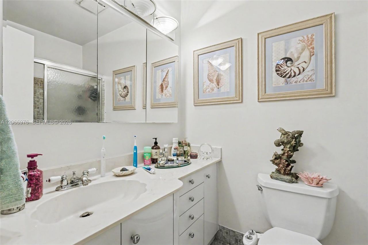 139 Essex Rd , Unit 4-28, Hollywood, FL 33024 Photo