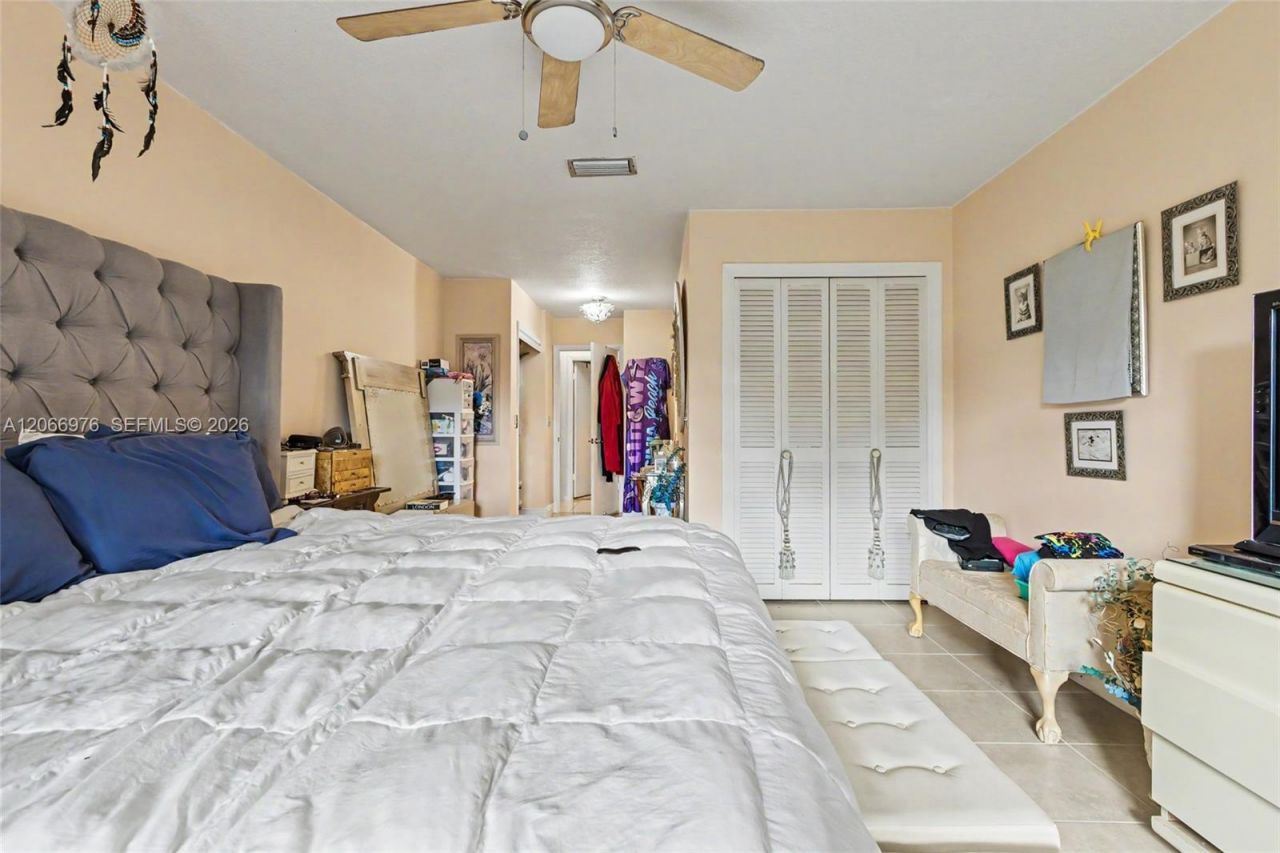 139 Essex Rd , Unit 4-28, Hollywood, FL 33024 Photo