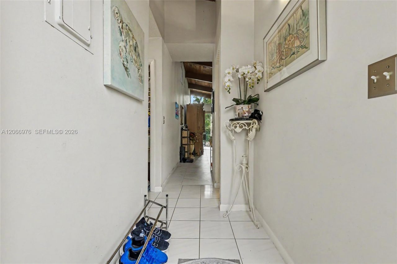 139 Essex Rd , Unit 4-28, Hollywood, FL 33024 Photo