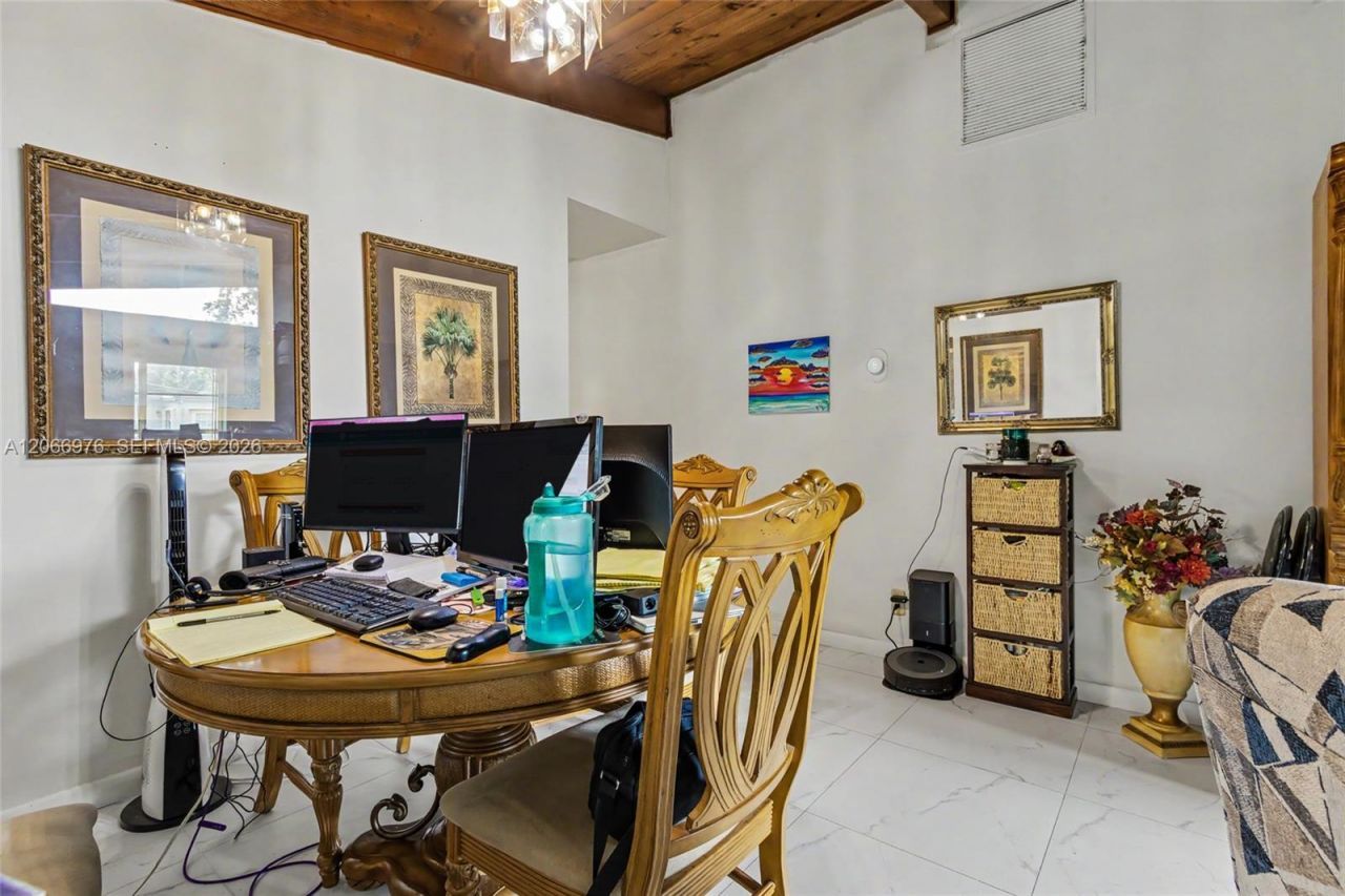 139 Essex Rd , Unit 4-28, Hollywood, FL 33024 Photo