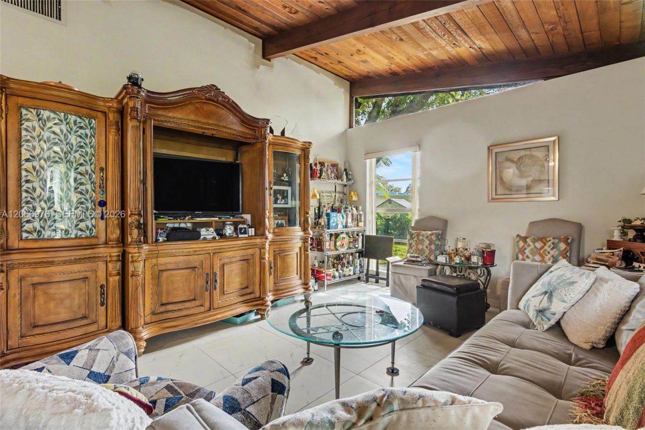 139 Essex Rd , Unit 4-28, Hollywood, FL 33024 Photo