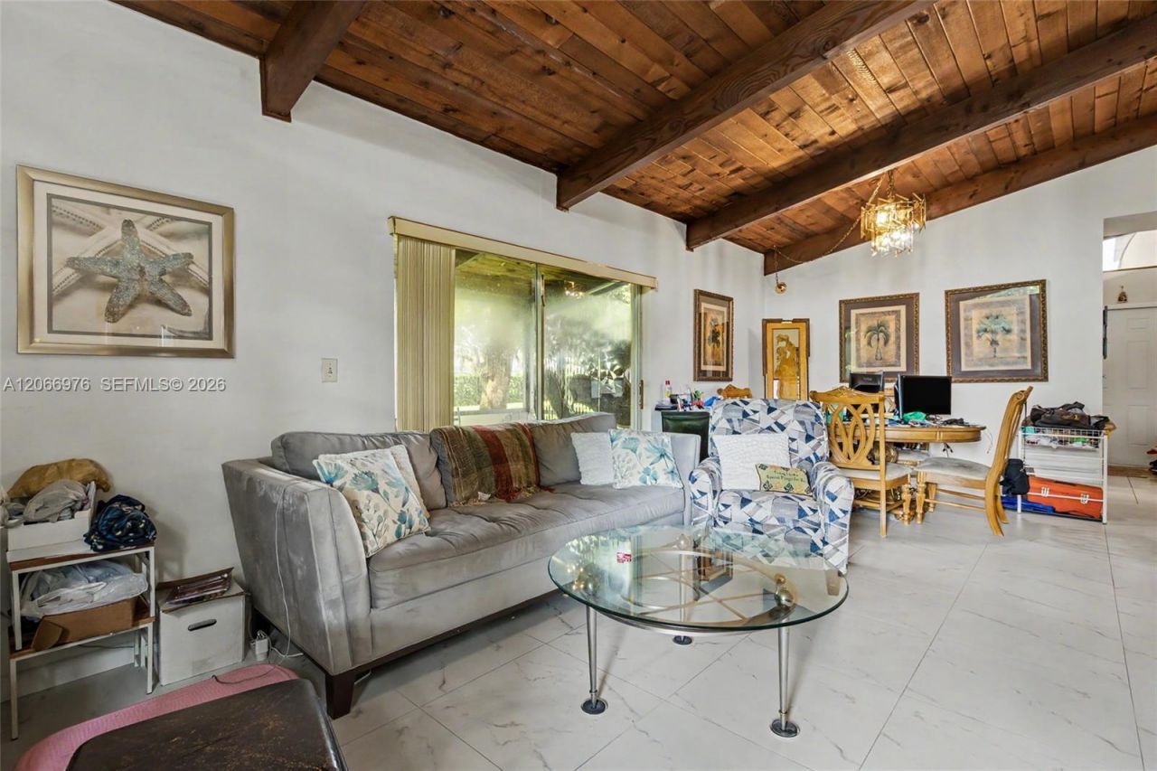 139 Essex Rd , Unit 4-28, Hollywood, FL 33024 Photo