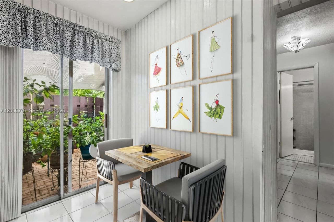 139 Essex Rd , Unit 4-28, Hollywood, FL 33024 Photo