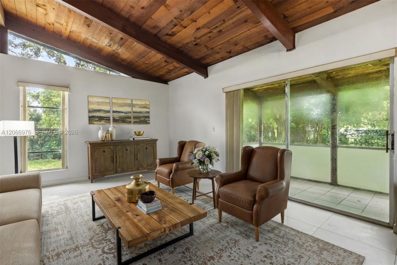 139 Essex Rd , Unit 4-28, Hollywood, FL 33024 Photo