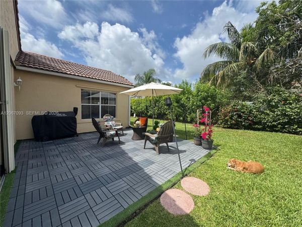 825 Falling Water Rd , Weston, FL 33326