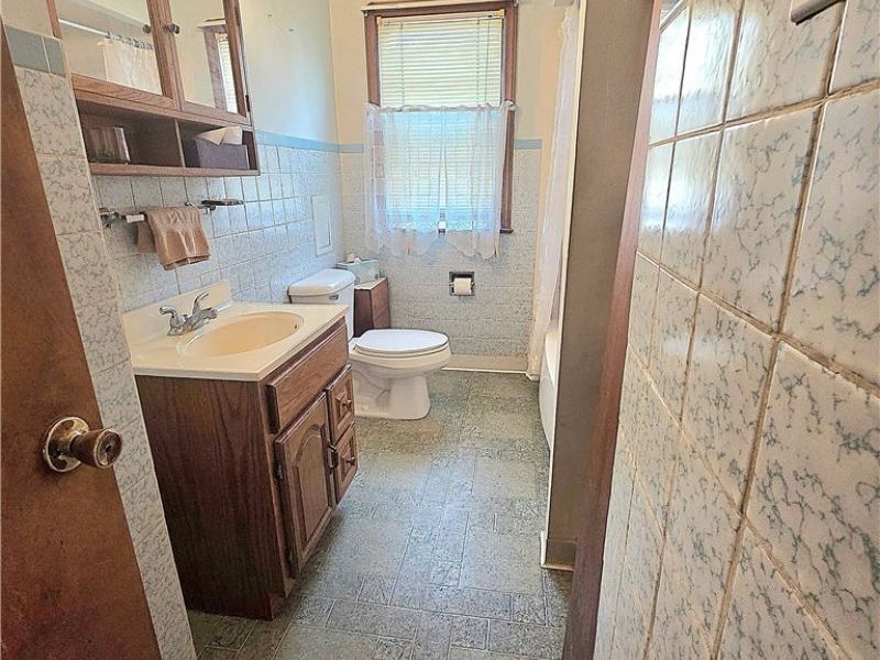 6040 W 54th Street, Parma, OH 44129 Photo 12
