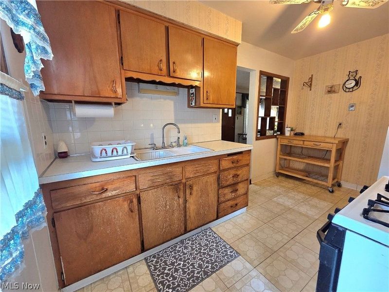 6040 W 54th Street, Parma, OH 44129 Photo 3