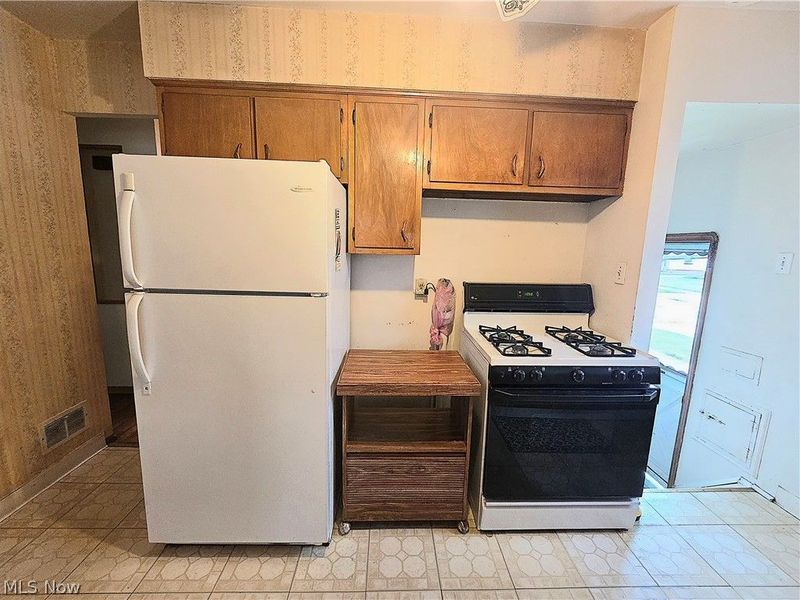 6040 W 54th Street, Parma, OH 44129 Photo 5