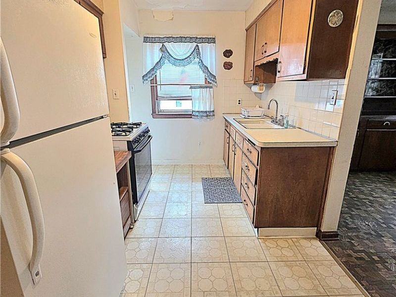 6040 W 54th Street, Parma, OH 44129 Photo 6
