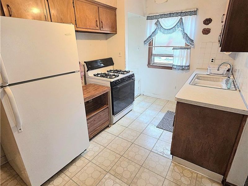 6040 W 54th Street, Parma, OH 44129 Photo 7