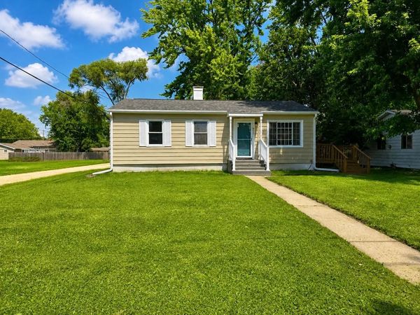 910 W 11th Street, Sterling, IL 61081