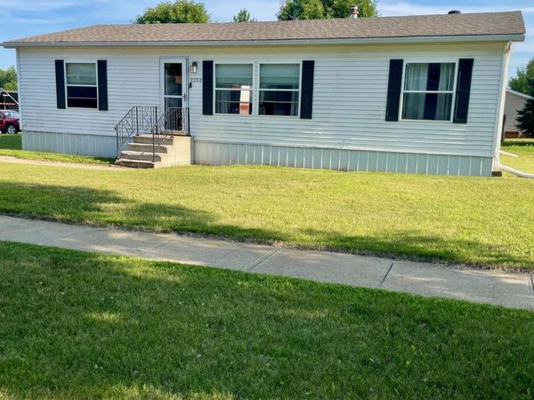 2202 10TH AVENUE SW, Watertown, SD 57201