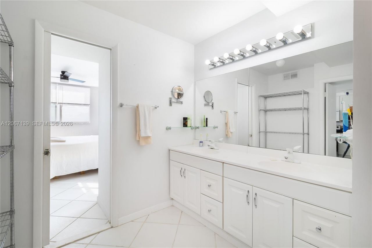 401 Ocean Dr , Unit 316, Miami Beach, FL 33139 Photo