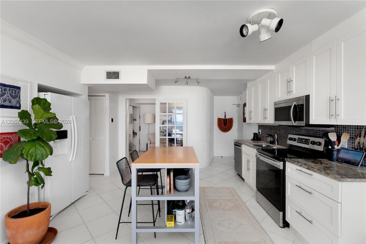 401 Ocean Dr, Unit 316, Miami Beach, FL 33139 Photo