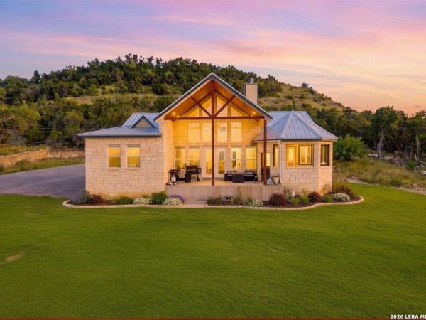 348 WHITE OAK DR, Canyon Lake, TX 78133