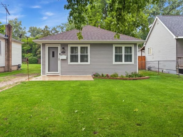 123 Independence Avenue , Joliet, IL 60433