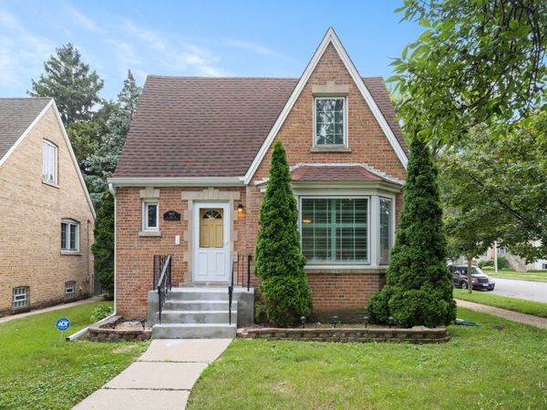 5601 N Ozark Avenue , Chicago, IL 60631