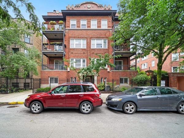 833 W Belle Plaine Avenue , Unit 3, Chicago, IL 60613