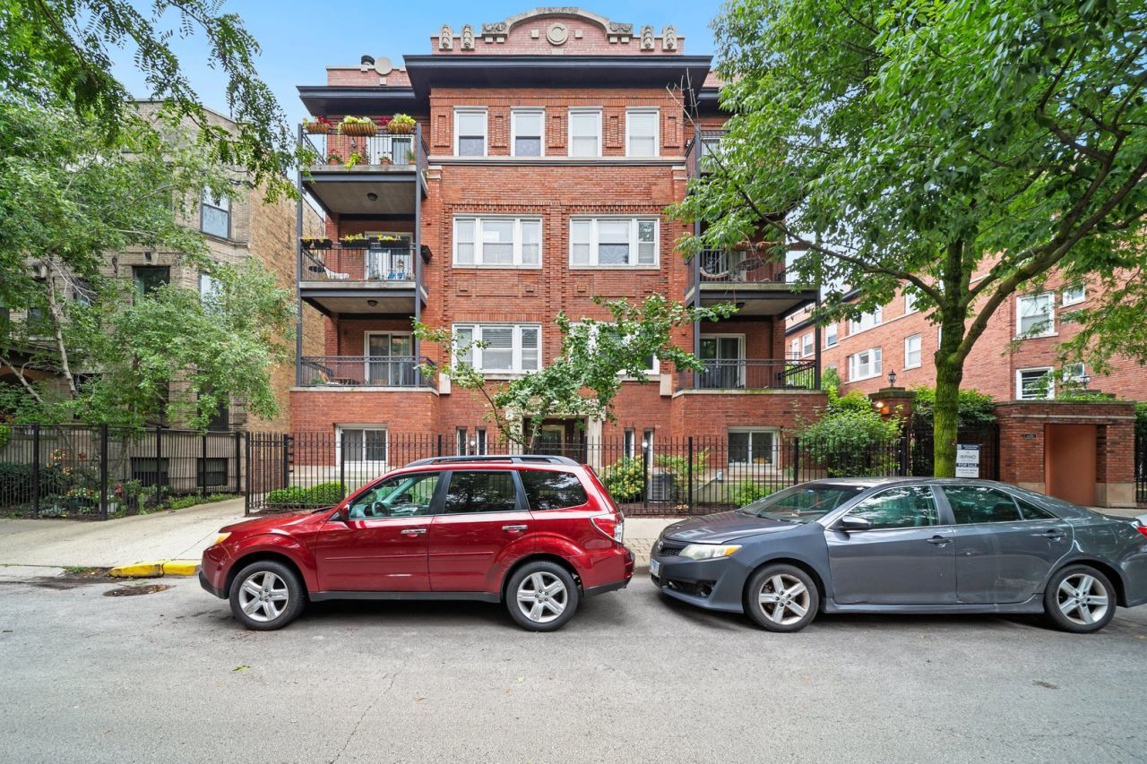 841 W Belle Plaine Avenue, Unit 3, Chicago, IL 60613 Main Photo