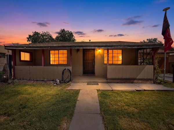 855 Delamar Avenue NW, Albuquerque, NM 87107