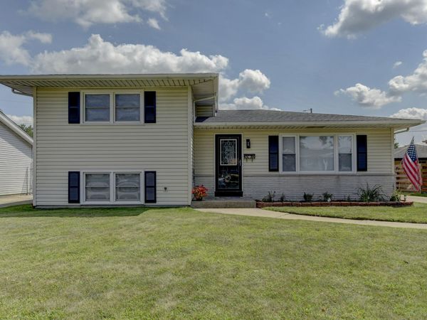 3010 100th Place , Highland, IN 46322