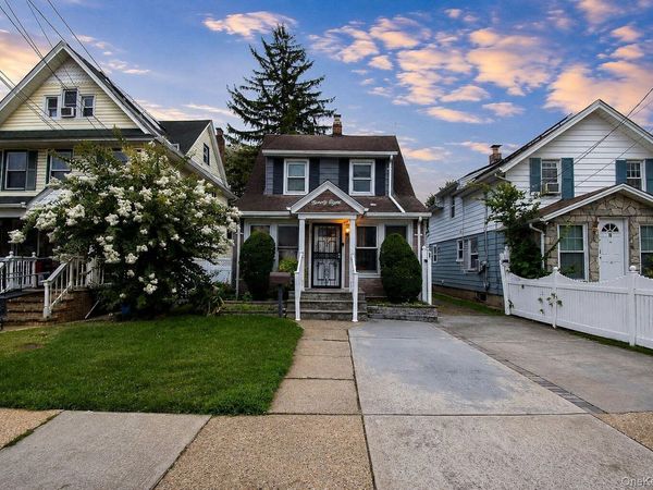 98 Willow Avenue , Hempstead, NY 11550