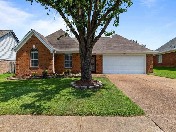 8124 COUNTRY VILLAGE DR, Memphis, TN 38016