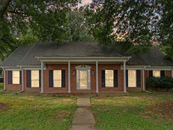 8619 CHESTERFIELD DR, Southaven, MS 38671