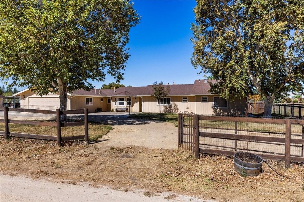 5955 Whispering Oaks Way, Paso Robles, CA 93446 Main Photo