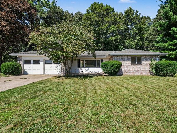 8486 S Hillcrest Drive, Berrien Springs, MI 49103
