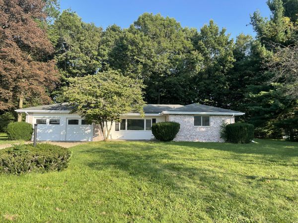 8486 S Hillcrest Drive, Berrien Springs, MI 49103