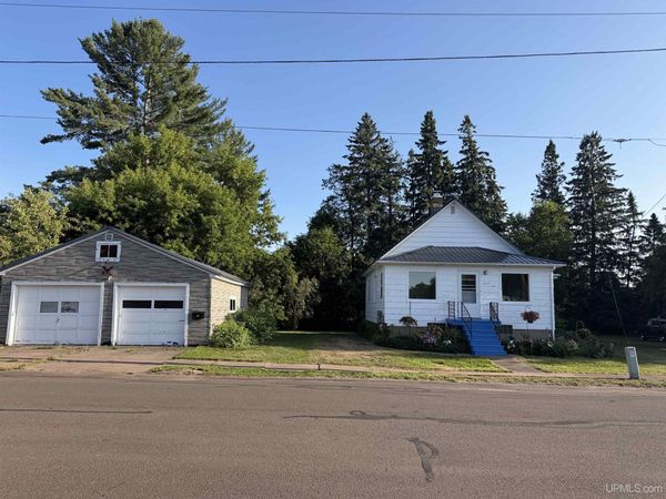 235 W Oak Street, Ironwood, MI 49938