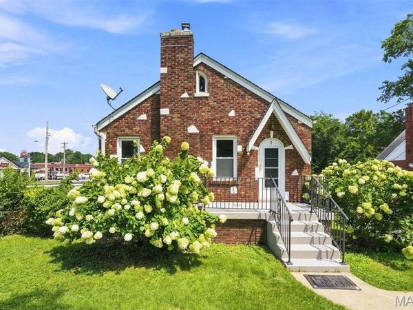 2 S Dellwood Avenue, Dellwood, MO 63135